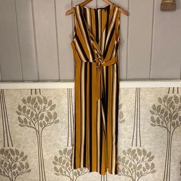 Forever 21 Pants - FOREVER 21 retro looking striped sleeveless pantsuit with wide leg, zip back L